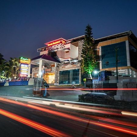 Empire Residency Hotel Tiruvalla Eksteriør billede