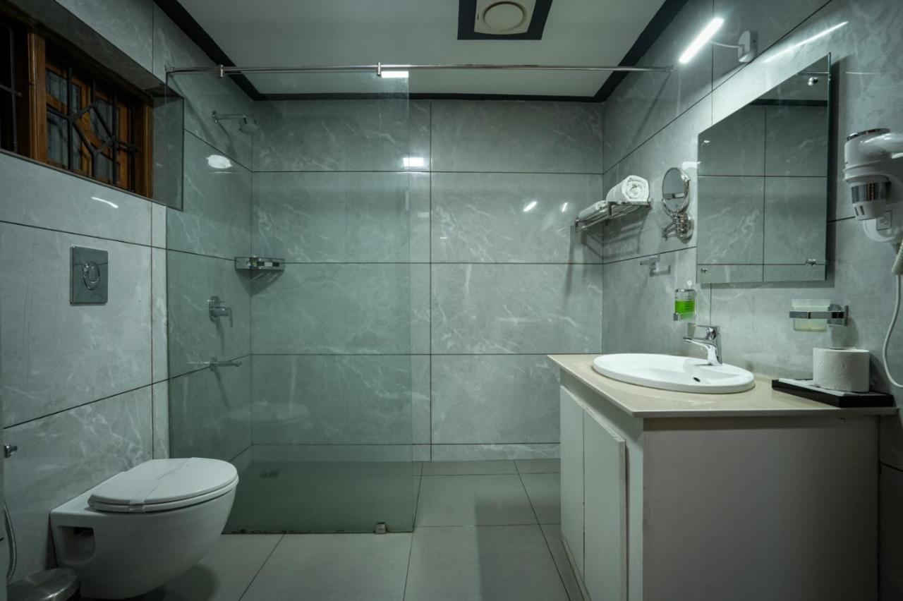 Empire Residency Hotel Tiruvalla Eksteriør billede