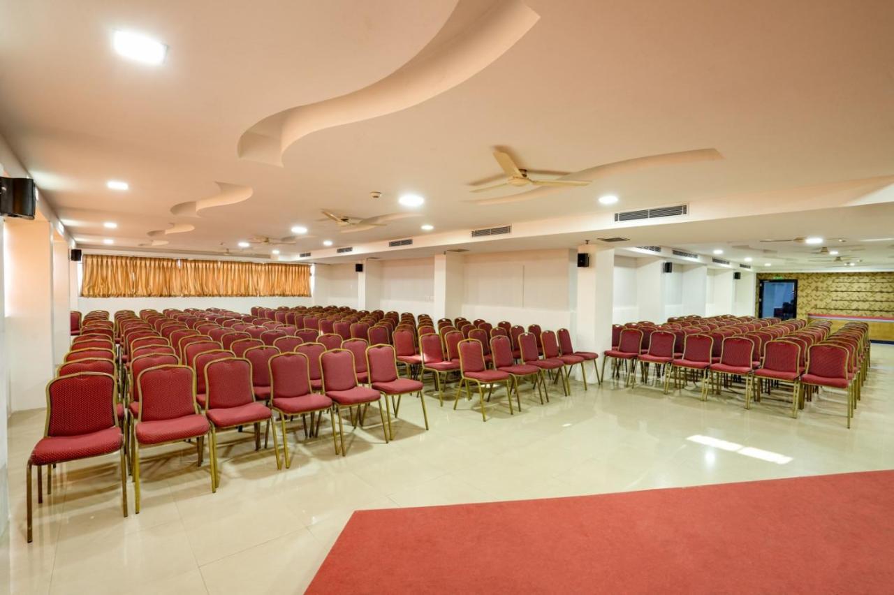 Empire Residency Hotel Tiruvalla Eksteriør billede