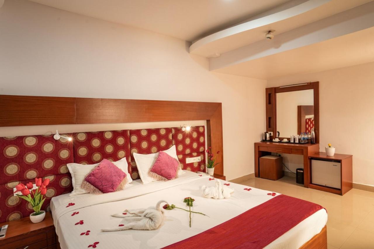 Empire Residency Hotel Tiruvalla Eksteriør billede