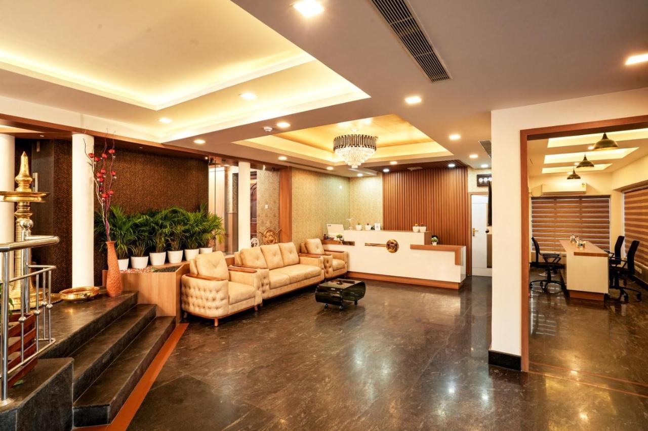 Empire Residency Hotel Tiruvalla Eksteriør billede