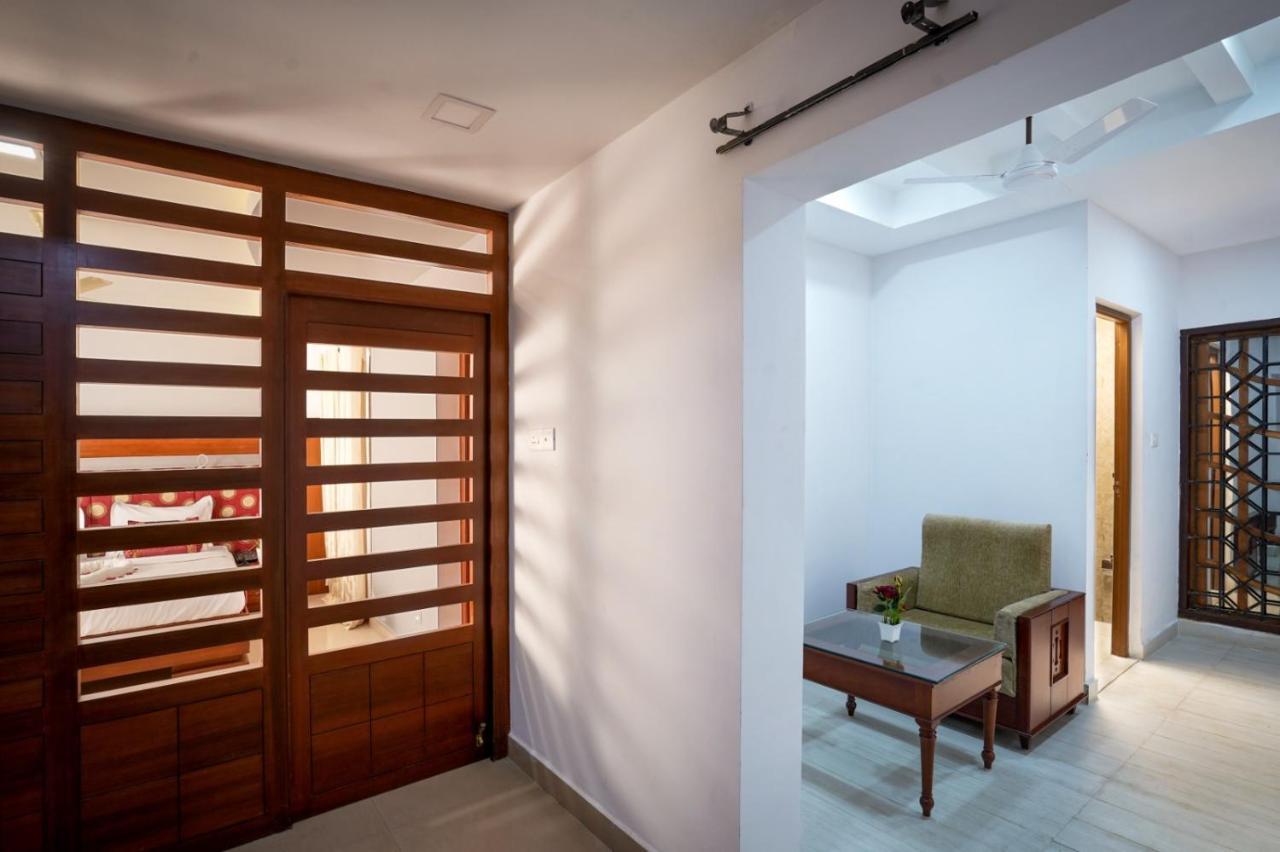 Empire Residency Hotel Tiruvalla Eksteriør billede
