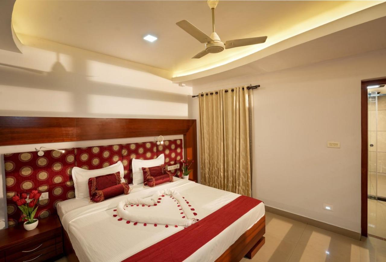 Empire Residency Hotel Tiruvalla Eksteriør billede