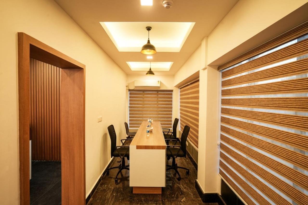 Empire Residency Hotel Tiruvalla Eksteriør billede