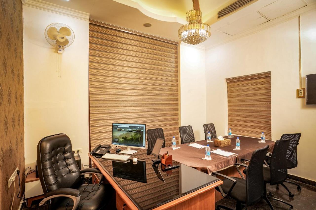 Empire Residency Hotel Tiruvalla Eksteriør billede