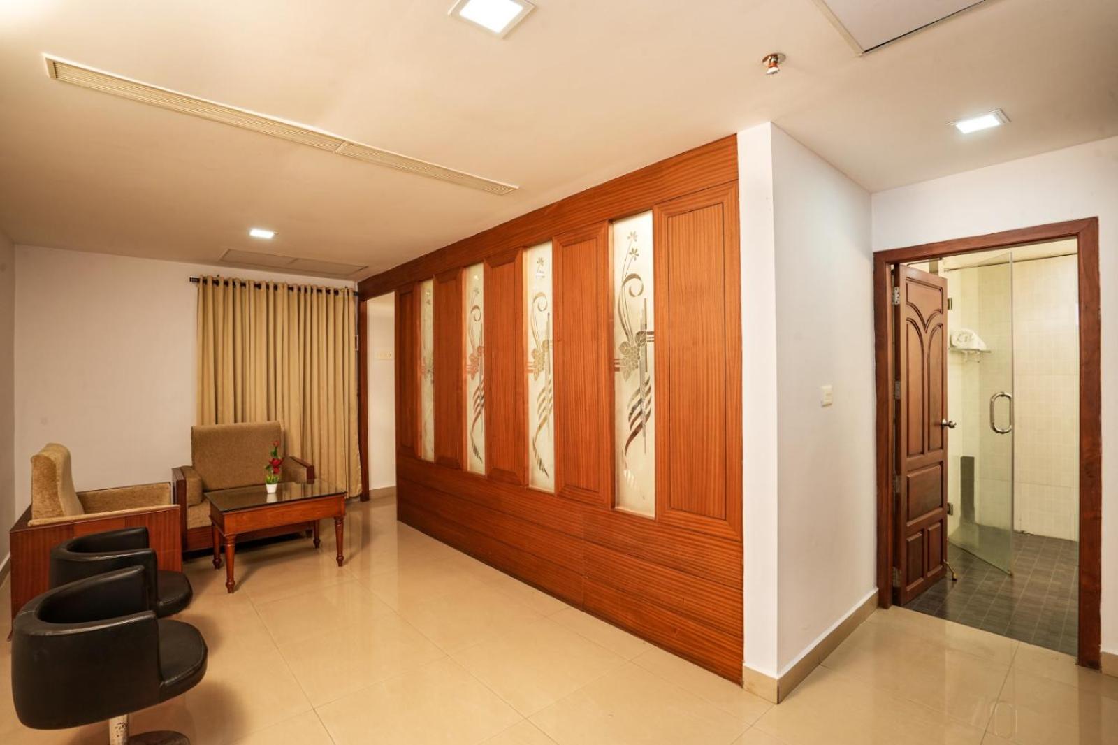Empire Residency Hotel Tiruvalla Eksteriør billede